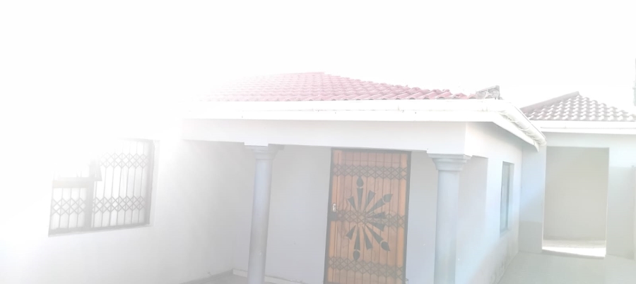 2 Bedroom Property for Sale in Phakamisa Eastern Cape